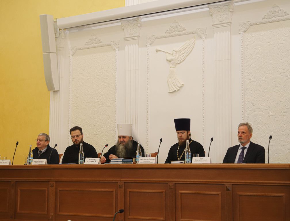 Встреча ректора Саранской духовной семинарии митрополита Зиновия со студентами